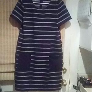 Gap short sleeve with pockets